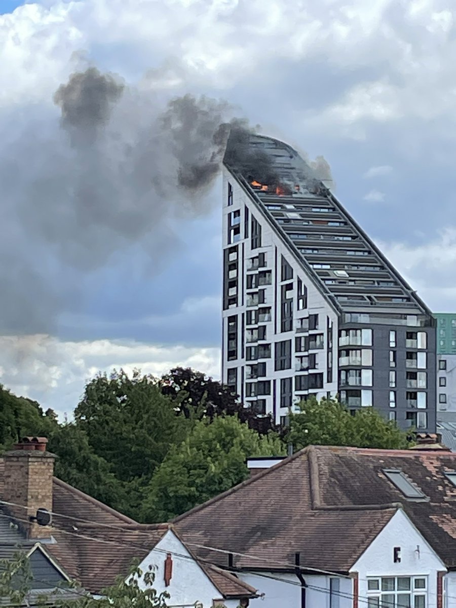 NickBeck83's tweet photo. @BBCLondonNews Picture of the fire in the St Marks Square flats in Bromley https://t.co/CmMP0GCahk