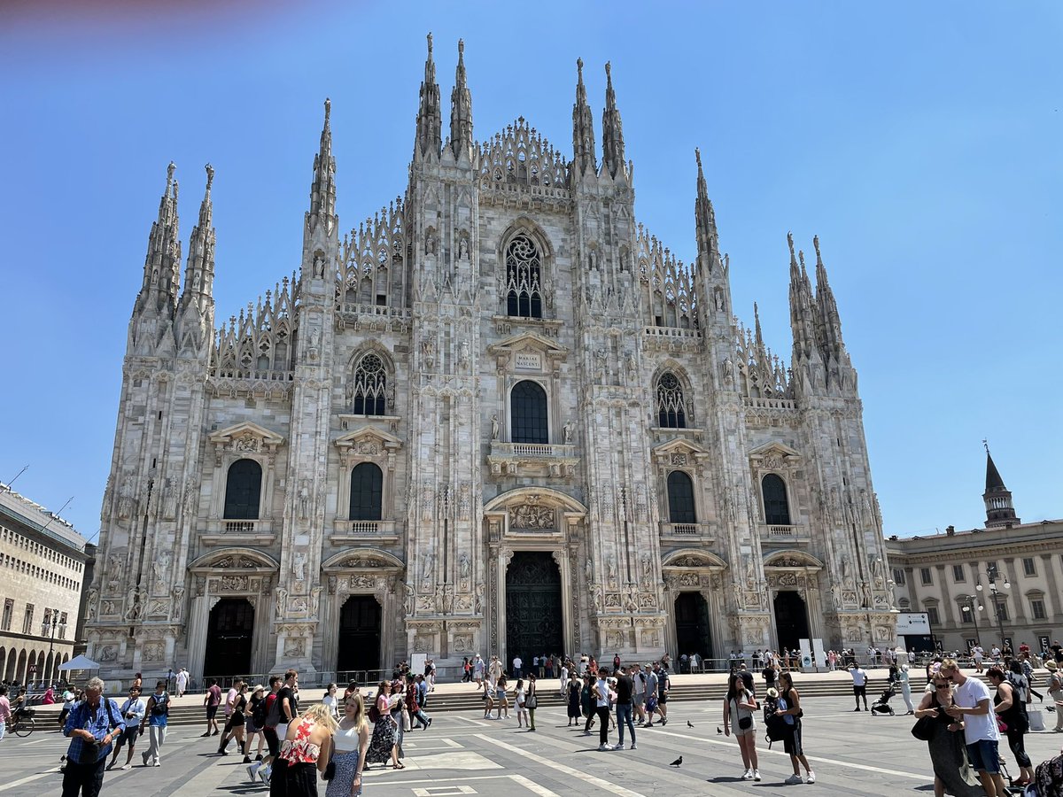 SMDS_research's tweet image. Wow it’s hot in Milan! Spent a fabulous day sightseeing and can’t wait for #ESHRE2022 main programme to start tomorrow @NMacklon @profscottnelson @profdicanderson @ESHRE @RitaVassena @theESHRE5 #reproscience