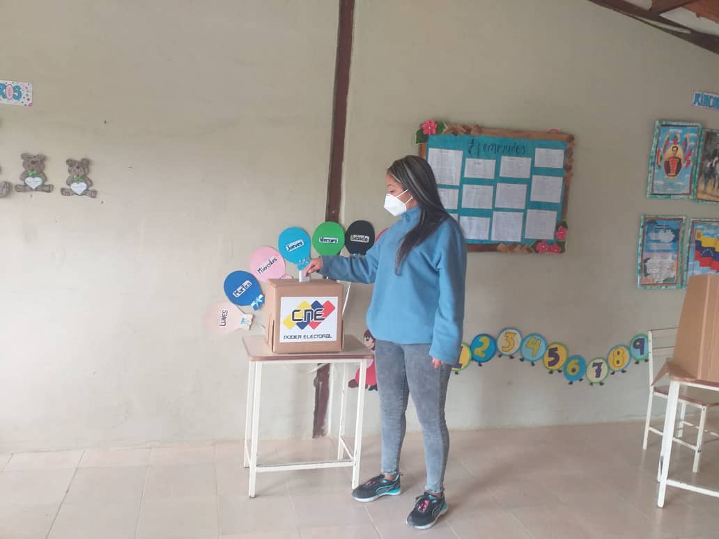 #03Julio 
Al momento// 
Desde el Municipio #AndrésEloyBlanco #PíoTamayo se realiza el Proceso de Elección de Vocerías del  Consejo Comunal #SanMateo iniciado con éxito.