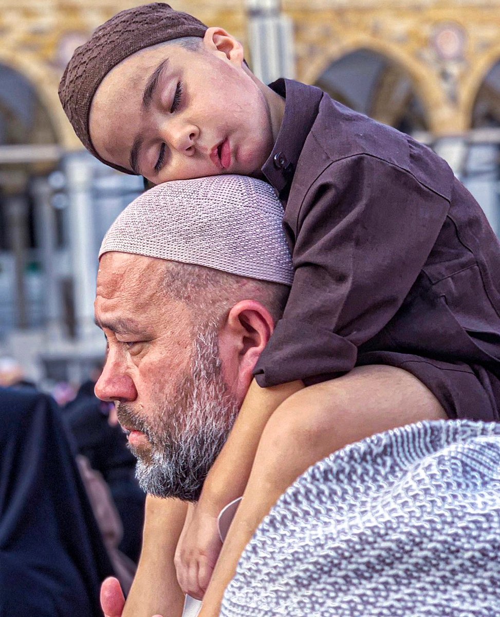 10_4I's tweet photo. "وشلون أخاف الحياة تشتّت أحلامي/وأنا أدري أن أمنياتي في يدين الله.." https://t.co/8u2IKxj370