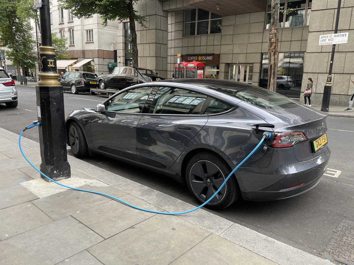 Love the discreet 7kW #EV chargers installed on London’s light posts #cleanmobility