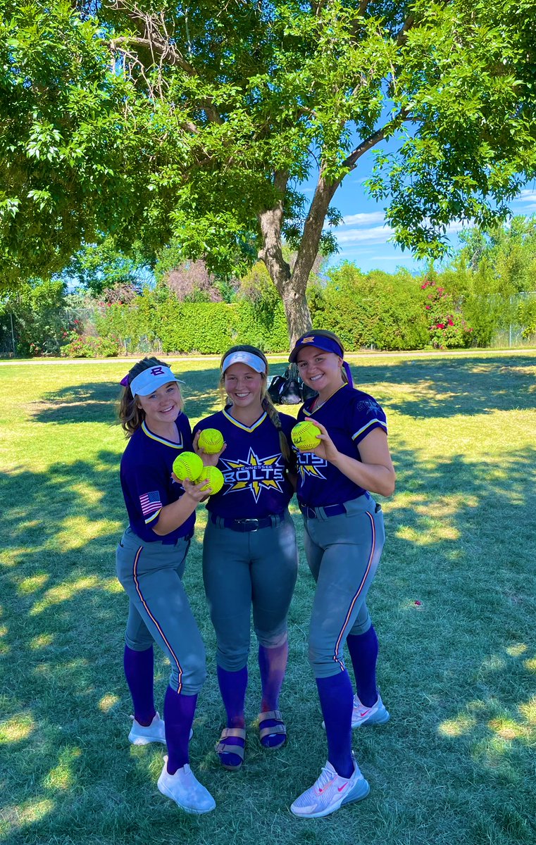 tnbolts2024sain's tweet photo. And then there were 8…
16-2 Win to advance in our bracket with only 3 more to take it home 🏆 
2024 Adin Shelton hit two 3run HRs in back to back at bats (2-2, BB, 6 RBI)
2025 Kylie Ballentine 2run HR (2-2, BB, 2 RBI)
2024 Hallie Allen 3run HR (2-3, 3 RBI)
#BoltsBoom⚡️ https://t.co/lT1aq3blf0