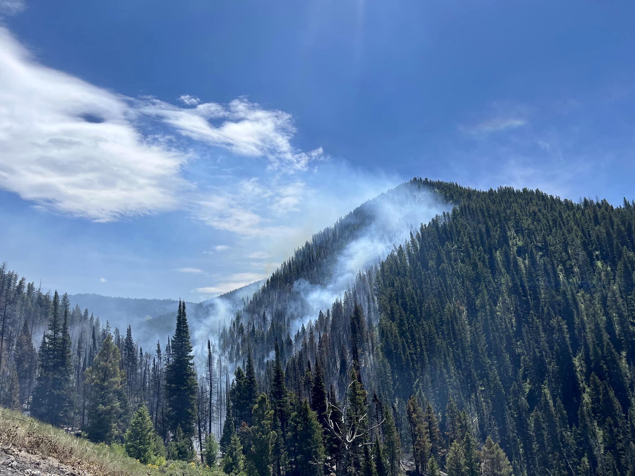 TheHotshotWakeUp Podcast on Twitter "The Sandy Fire in Wyoming is still burning in very rugged