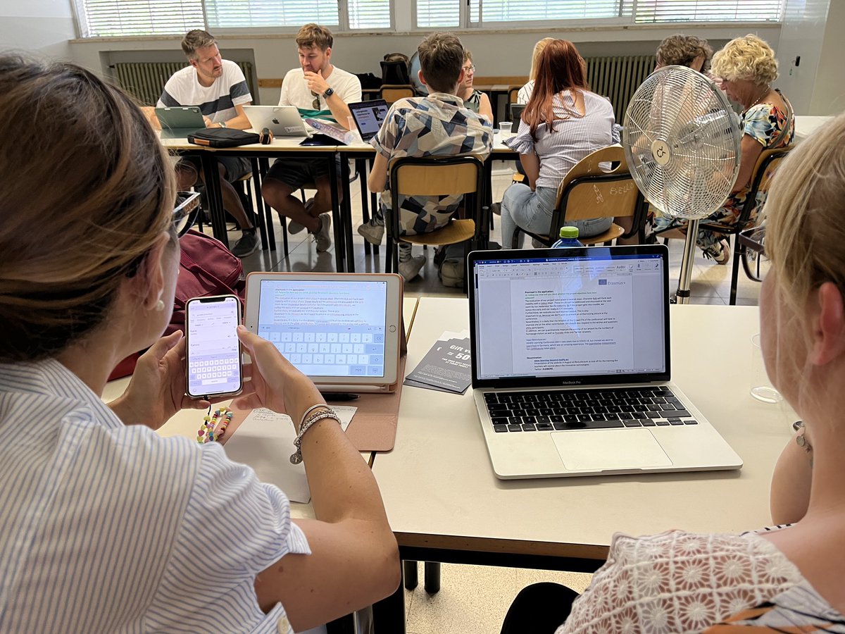 Ankikow's tweet photo. Mein #wowdw unser ErasmusProjekt #LearningBeyondReality.
Hinter uns liegt eine spannende Woche in Italien. Gemeinsam mit KuK aus Italien, Slovenien, Niederlanden arbeiteten wir an #gamification.

@stollermax @kob_charlotte @VanjaKI @robyfanta @liciagian @cora65506946 #twlz https://t.co/CjsONyrybq