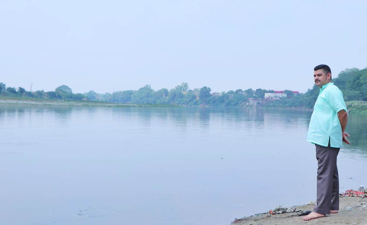 पिय संग रंग भरि करि कलोले
ऐसी श्री यामुने जान, तुम करो गुणगान, 'रसिक'प्रितम पाये, नग अमोले। 
#yamuna #Agra