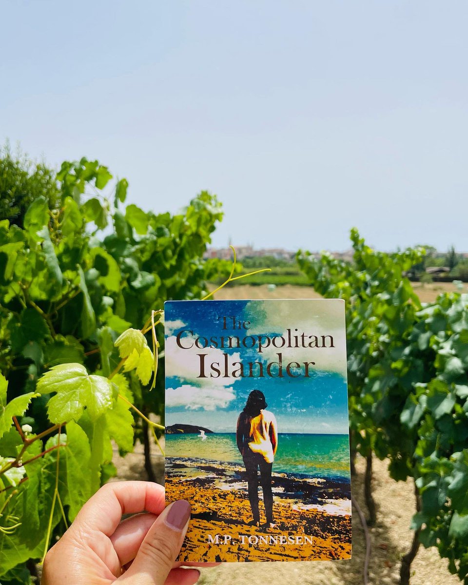 mptonnesen's tweet photo. It’s holiday time &amp; #TheCosmopolitanIslander is #exploring 🤩 First up a #winery tour with #cava &amp; wine tasting in the beautiful #Penedès! 
Which #adventures await you this summer?
#Travel with Chloe in this #awardwinning read ⭐️
https://t.co/9A0c9FvAFl

#BookTwitter #amreading https://t.co/OMTUa1DHVw
