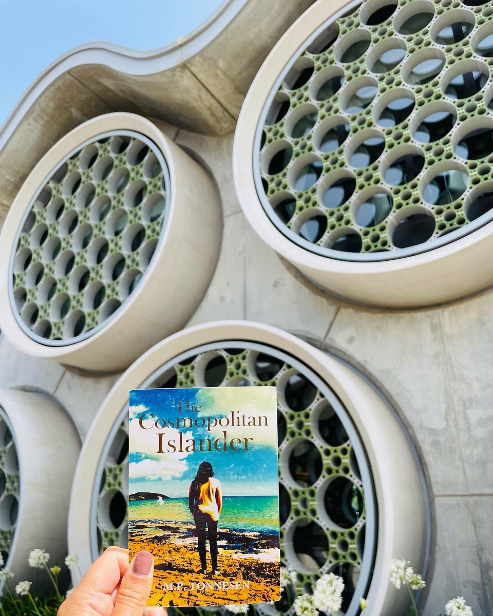 mptonnesen's tweet photo. It’s holiday time &amp; #TheCosmopolitanIslander is #exploring 🤩 First up a #winery tour with #cava &amp; wine tasting in the beautiful #Penedès! 
Which #adventures await you this summer?
#Travel with Chloe in this #awardwinning read ⭐️
https://t.co/9A0c9FvAFl

#BookTwitter #amreading https://t.co/OMTUa1DHVw