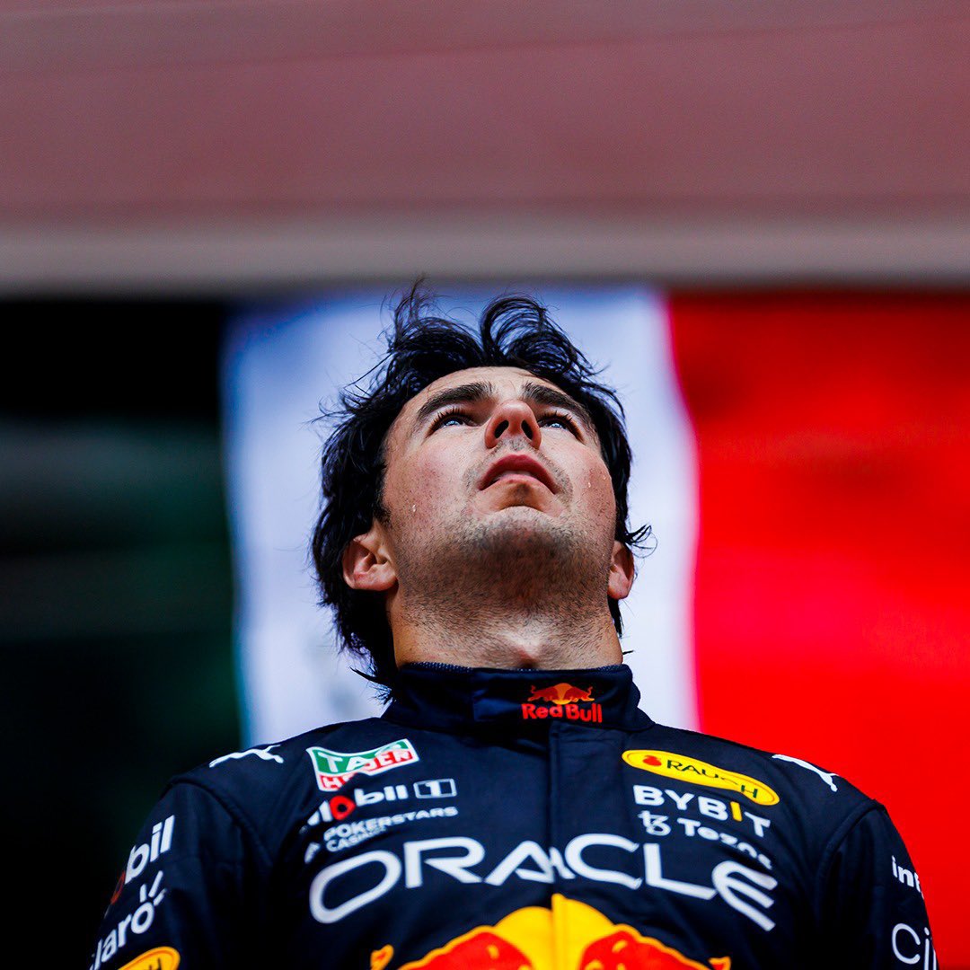 Goldevisitante's tweet photo. ¡SEGUNDO LUGAR! 🏆

Que carrerón nos acaba de regalar Checo en el Gran Premio de Silverstone que vino desde atrás para subirse al podio. 🇲🇽

Eres grande Checo. 🏎 https://t.co/tbsh3PpSdd