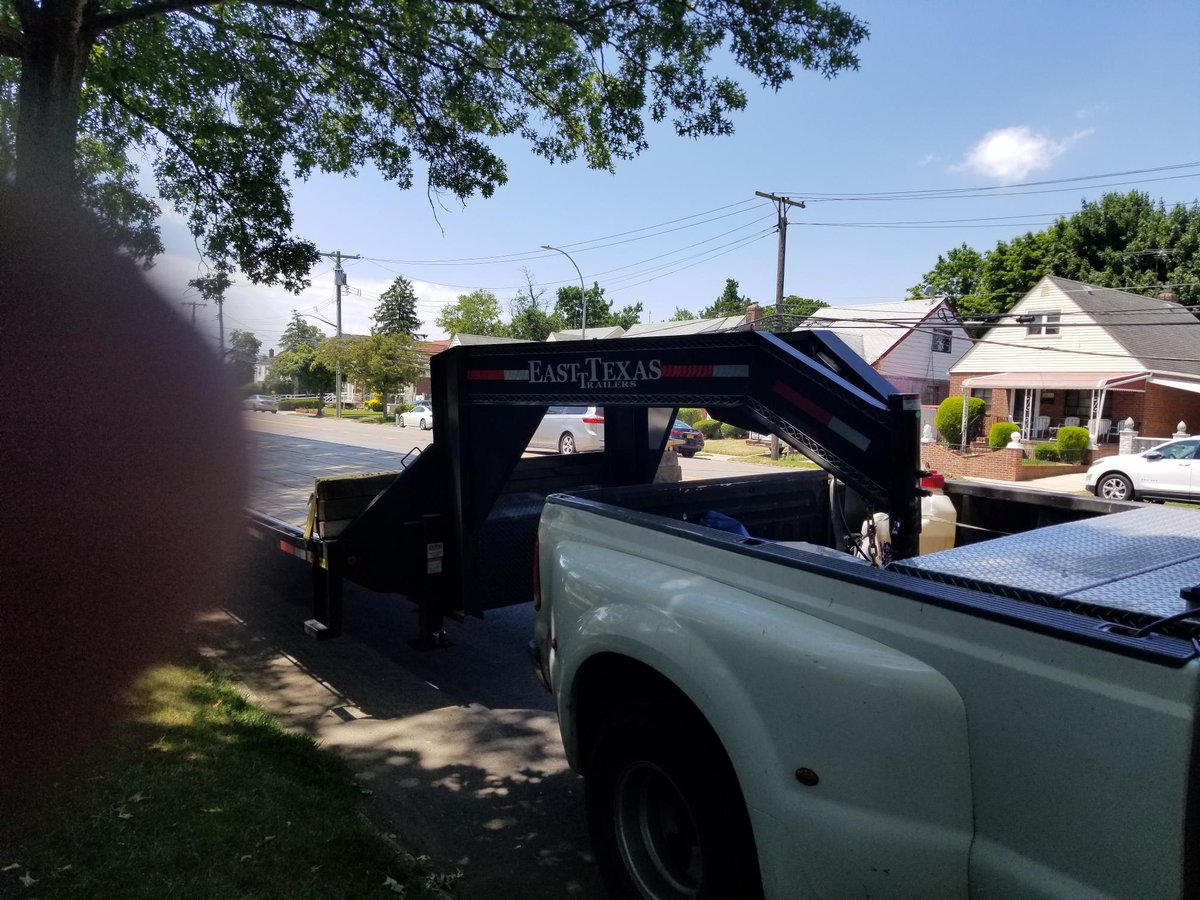 FederatedL's tweet photo. @nypd105pct @cmbrookspowers Flatbed illegally parked on Francis Lewis Blvd and 128th road in Laurelton since Thursday June 30th https://t.co/9vTa3CI8JO