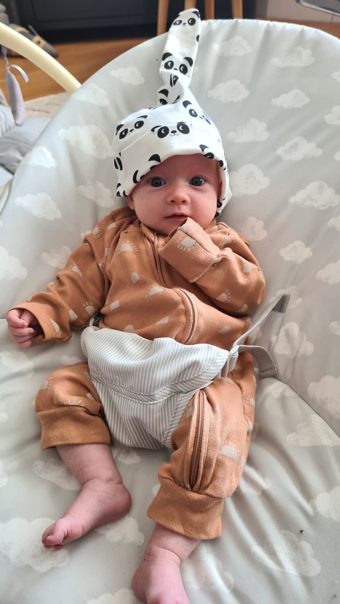 The most beautiful baby- Bronwyn Rose Rintoul ❤ 
Mum is always going to dress you in mad hats and outfits 😂

#baby #babygirl #6weeks