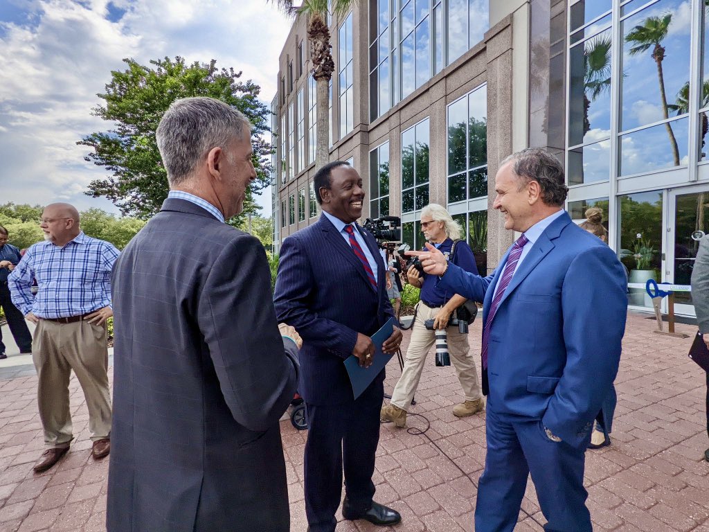 RepDarrenSoto's tweet image. Last week #TeamSoto was on hand for @CommandPostTech’s new office grand opening in East Orlando.

Together we will boost cybersecurity, protect the homeland and create more higher paying jobs in Central Florida!