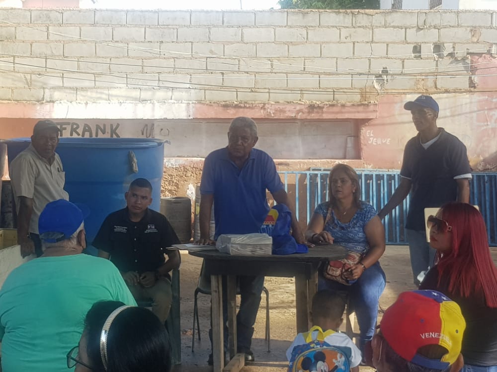 Partidountcoqu1's tweet photo. #02Jul Reunión de estructura con los directivos, delegados y coordinadores de #UNTCoquivacoa Damos la bienvenida a los nuevos integrantes de la junta directiva, consolidando así, el fortalecimiento y crecimiento político de nuestras bases. #SomosUNT https://t.co/PsAKP1wGFE