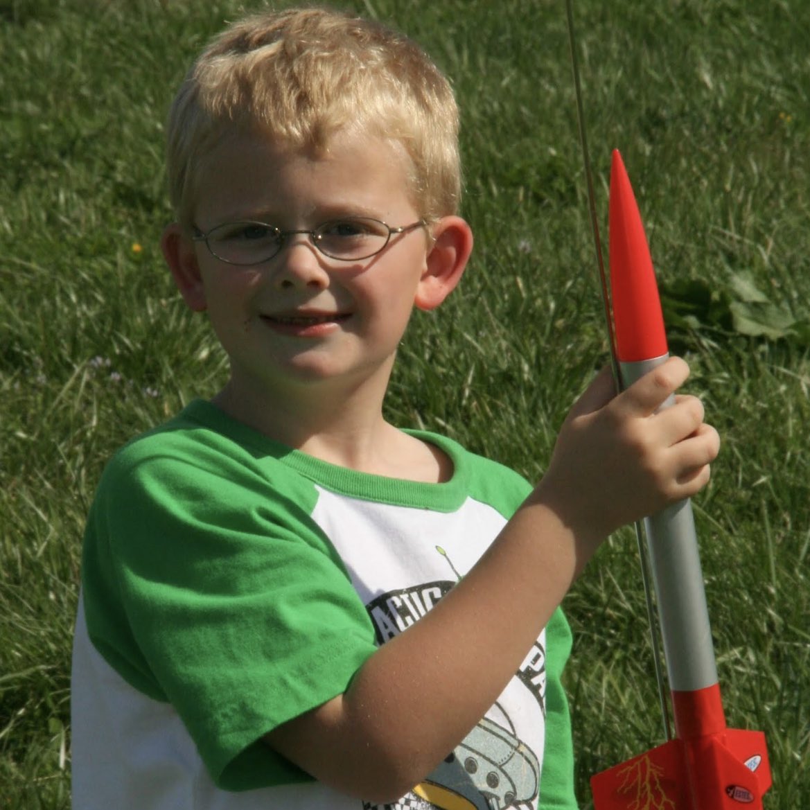 ZColovos's tweet image. I am excited to say that will be at @NASA_Johnson as a Mechanical Engineering intern this fall! My family/friends have been so supportive during this time and I am beyond thankful for them. Thank you also to the educators and that have helped be become the student I am today!