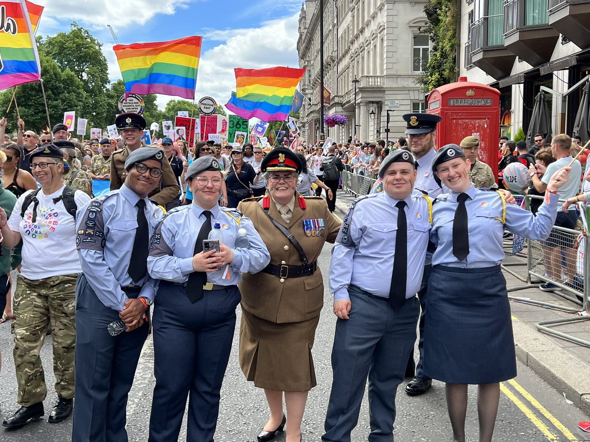 LGBTSW2's tweet photo. What an amazing weekend indeed at #LondonPride2022 Thank you so much to the @ACF_LGBT for inviting the @RAFAC_Aspire to join them and the @SeaCadetsUK. We made history and I’m so proud. Thank you also to the @ComdtAC for coming over to speak to us all. A pleasure to meet you sir. https://t.co/WjWzVFqZes