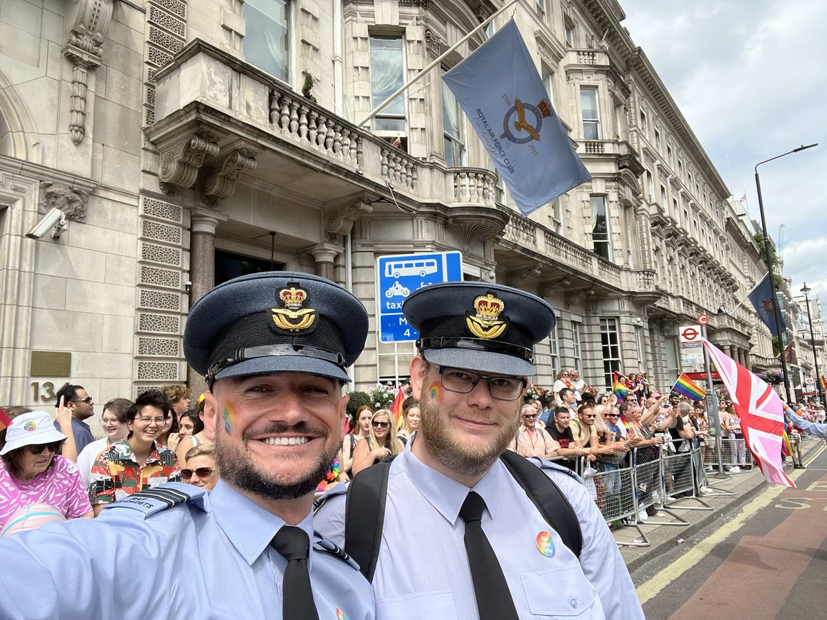 LGBTSW2's tweet photo. What an amazing weekend indeed at #LondonPride2022 Thank you so much to the @ACF_LGBT for inviting the @RAFAC_Aspire to join them and the @SeaCadetsUK. We made history and I’m so proud. Thank you also to the @ComdtAC for coming over to speak to us all. A pleasure to meet you sir. https://t.co/WjWzVFqZes