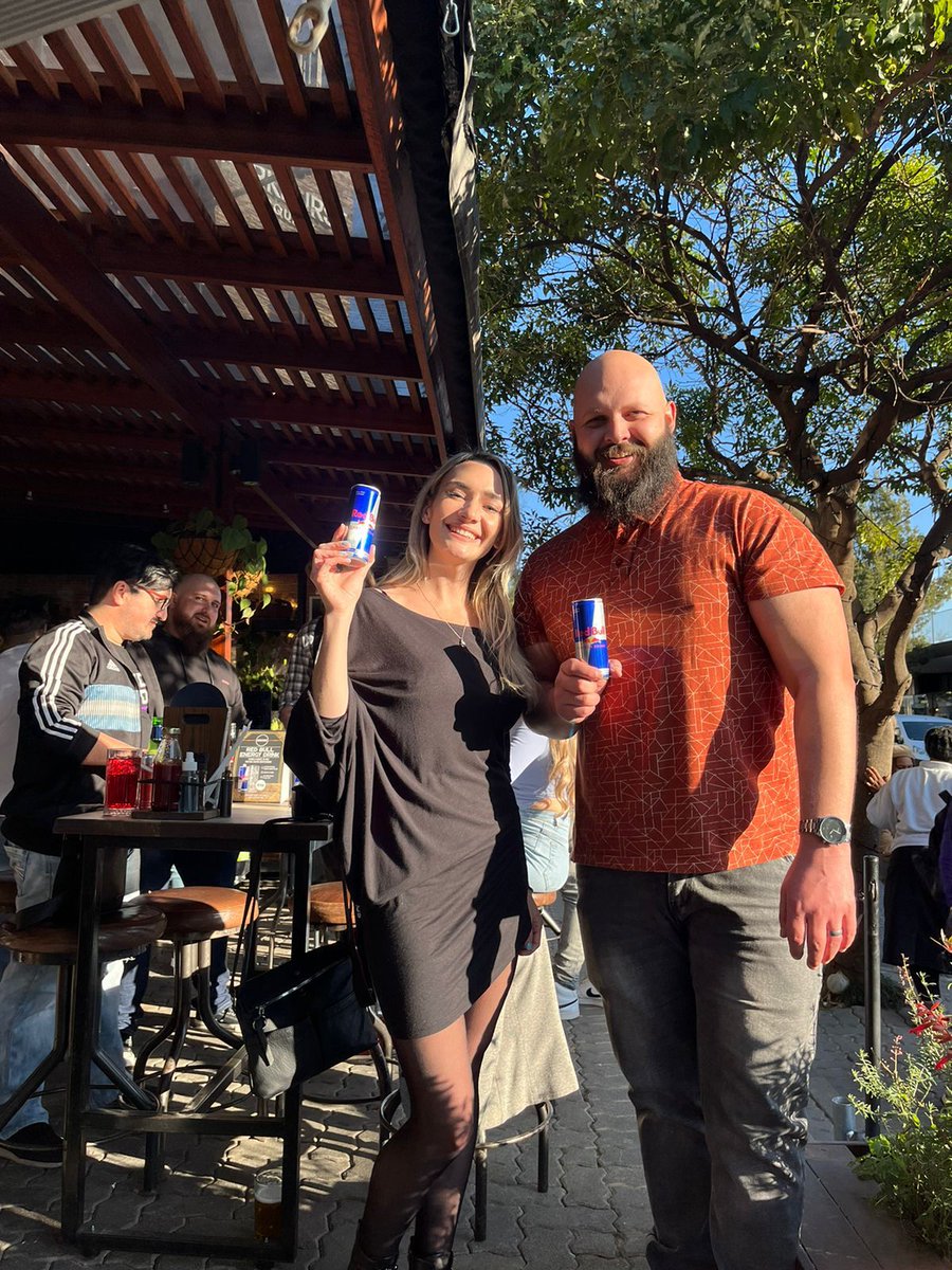 Thanks <a href="/ChloGeraghty/">Cholë</a>,  <a href="/Bumfluffski/">🇿🇦 Bumfluffski 🇿🇦</a> and everyone who supported the day <a href="/HudsonsBurgers/">Hudsons</a> Parkhurst !  Looked epic!