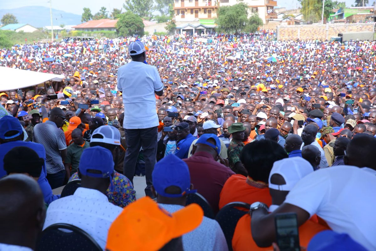AlionyaRoseline's tweet photo. Eeeeeeeeh Yawa Homabay ๐งก
This Love is immense, we must finish this journey 15M strong. Ahsanteni Sana๐.
#AzimioInHomaBay was ๐ฅ๐ฅ
@RailaOdinga @MarthaKarua
@HEBabuOwino
@JunetMohamed
@gladyswanga @TheODMparty
|Junet|Ichaweri|louis otieno|Kidero|Musalia Mudavadi|
#Inawezekana https://t.co/u4yyaWVlIo
