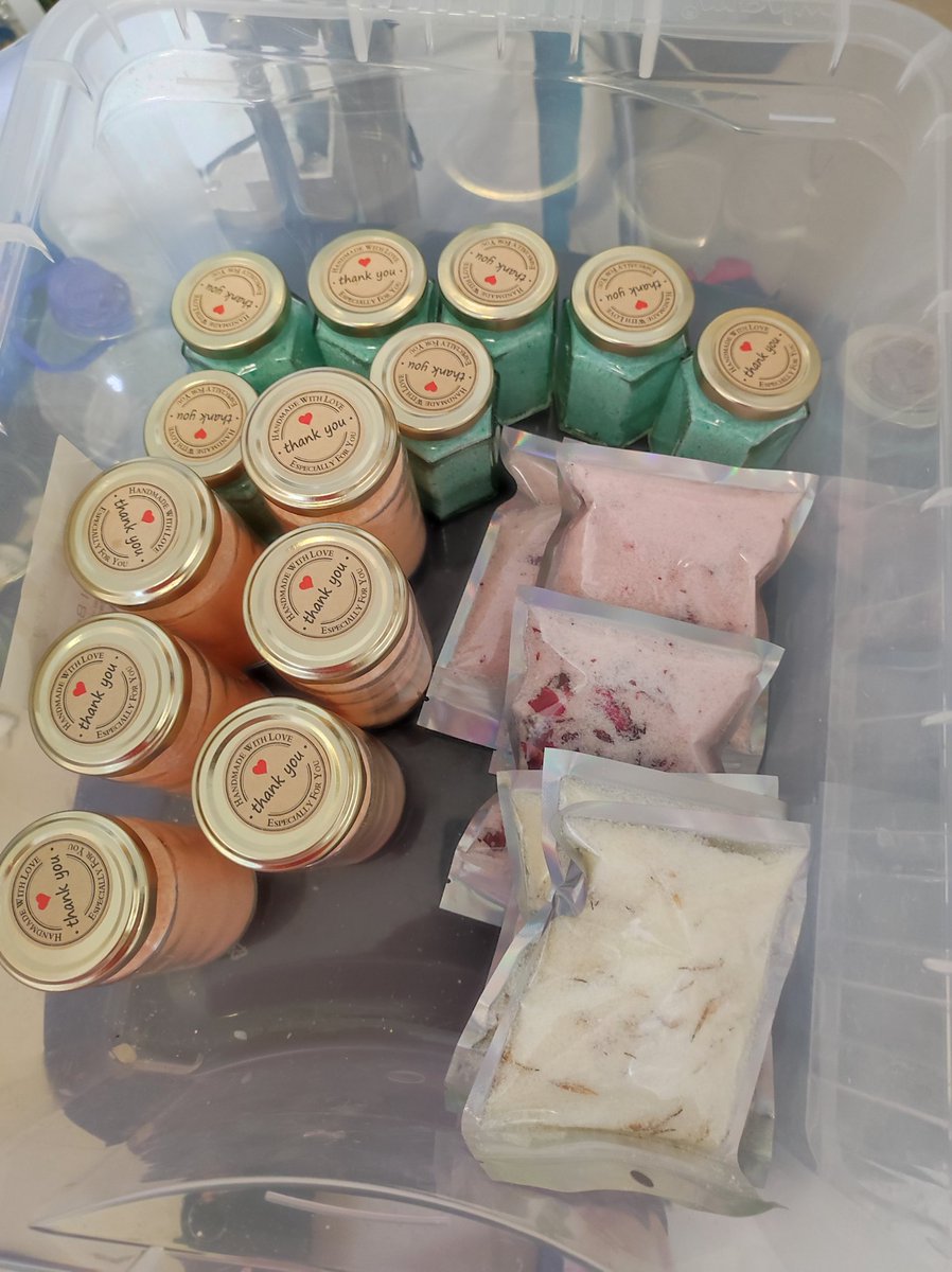 Starting to pack for the Louth Craftmark Summer Fair 2022 this coming Saturday.
I've made so many products that smell so good, lots of essential oils

sunshinecraftsie.com

#madeinireland #madeindundalk #crafts #craftfair #naturalproducts #vegan #shoplocal #summervibes