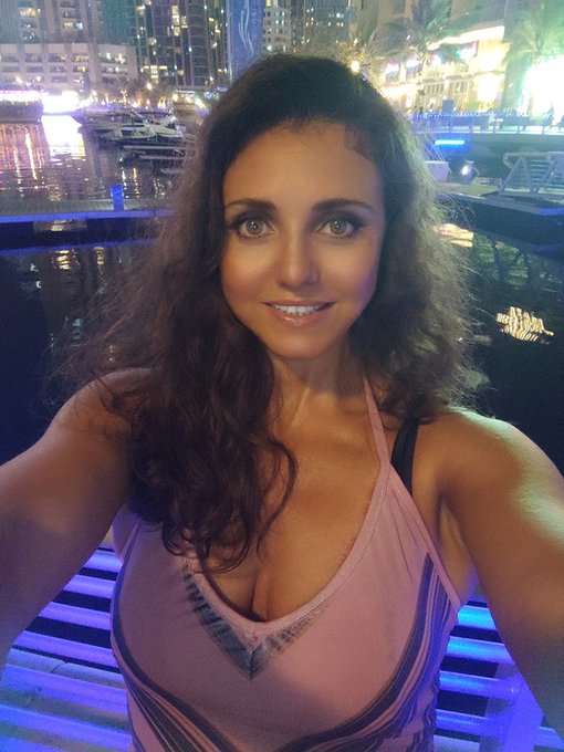 Fa caldissimo 😅🔥 #dubaimarina #dubai #silviabianco #sundaynight 🌃🇦🇪 https://t.co/7pVC6X9Aml<a href="/tag/dubaimarina"class="tags">#dubaimarina</a><a href="/tag/dubai"class="tags">#dubai</a><a href="/tag/silviabianco"class="tags">#silviabianco</a><a href="/tag/sundaynight"class="tags"><span>#sundaynight</span></a>