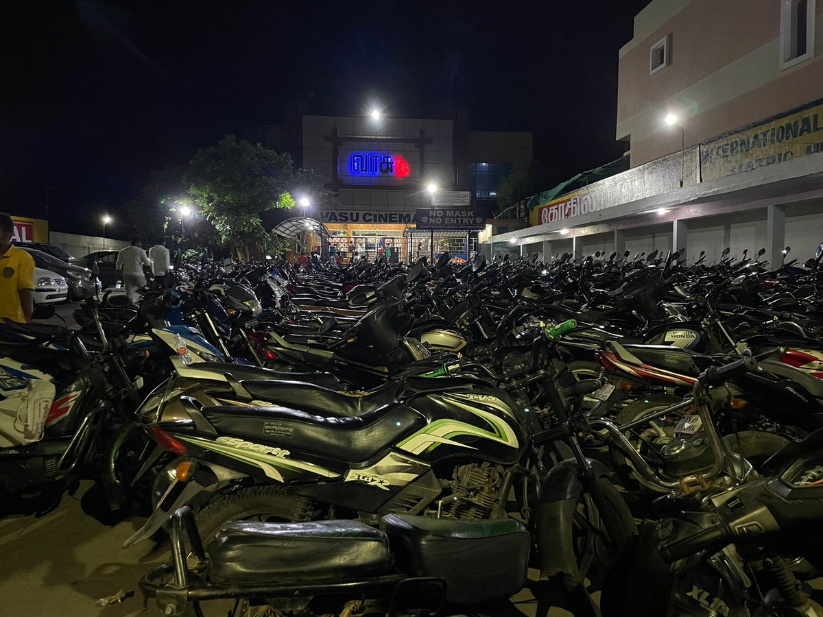 vasutheatre's tweet photo. Tomorrow Monday ( Working Day )
And Today night show goes Housefull 🔴 whatta Rampage 🔥 !
Electrifying response here !
@arunvijayno1 @sathishoffl @priya_Bshankar
#Yaanai https://t.co/By1ShPOFFE