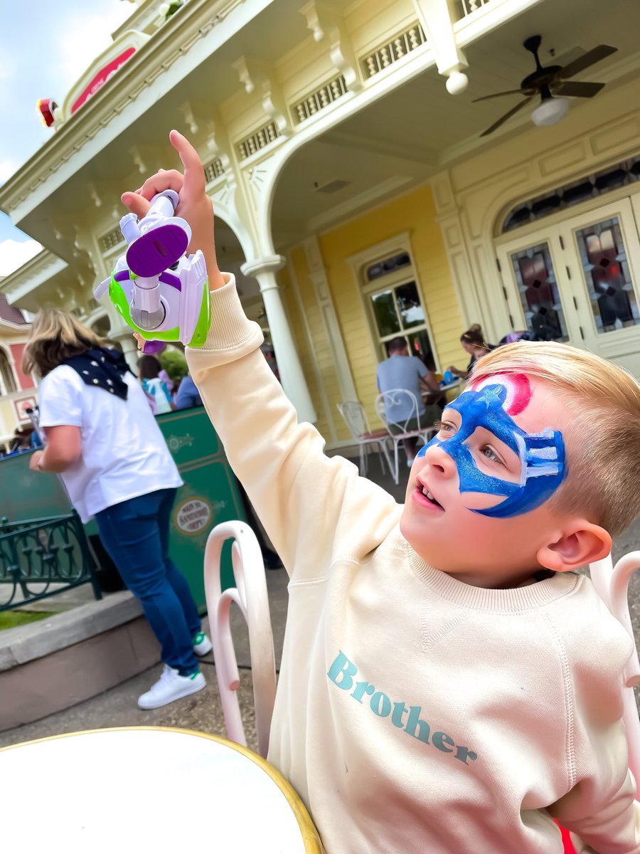 Being a dad is the best thing in the world, now i am going to be daddy to 2! 2 years of trying and 200 pumps and we are happy to announce baby powell due 6th of Jan. Ted is Buzzing to be a big brother. ❤️