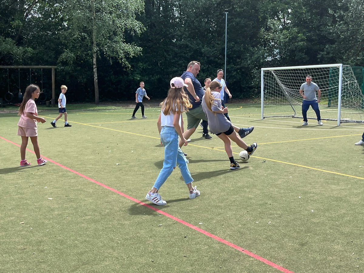 Our u11s presentation was filled with laughs and football ⚽️ 

Well done to Scarlett who won player of the season 💙 and to all the girls on their first season playing football with us 🤍 They even enjoyed a daughter vs parent game during their presentation which was good fun! 💙