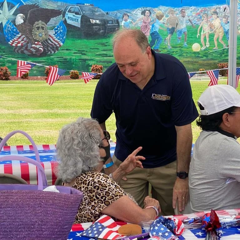 commishbermudez's tweet photo. I had a great time with the residents of the town of #Medley at their #Independence weekend celebration. God bless our country.
#teamJC #JCforCommissioner #MiamiDade #Sweetwater #Doral #HialeahGardens #Hialeah https://t.co/UAk5x7eosI