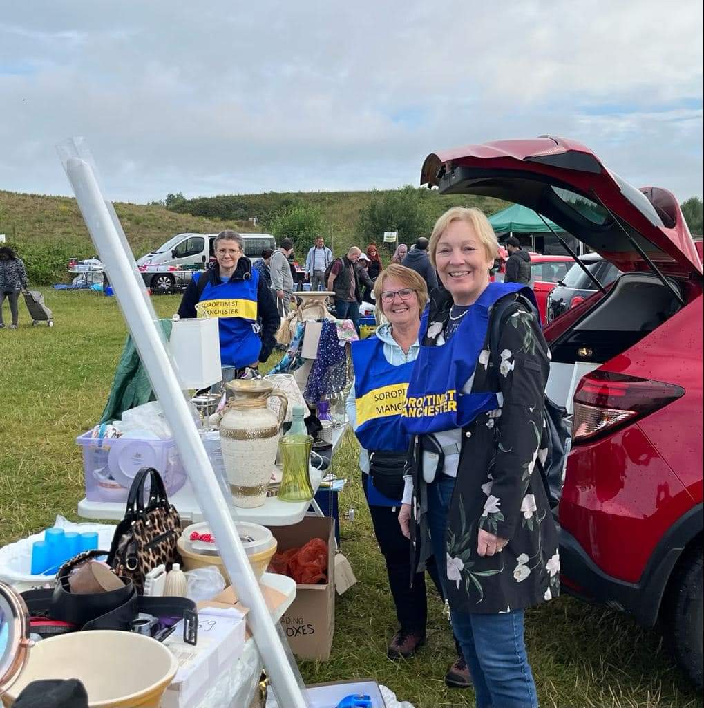 S_I_Manchester's tweet photo. Sunday morning at 6.30am - it must be car boot time!
@rosie_marge, Cath, Elaine and John were delighted to make over £200 for our charities #Soroptimists #fundraising https://t.co/pS83P1sFOT