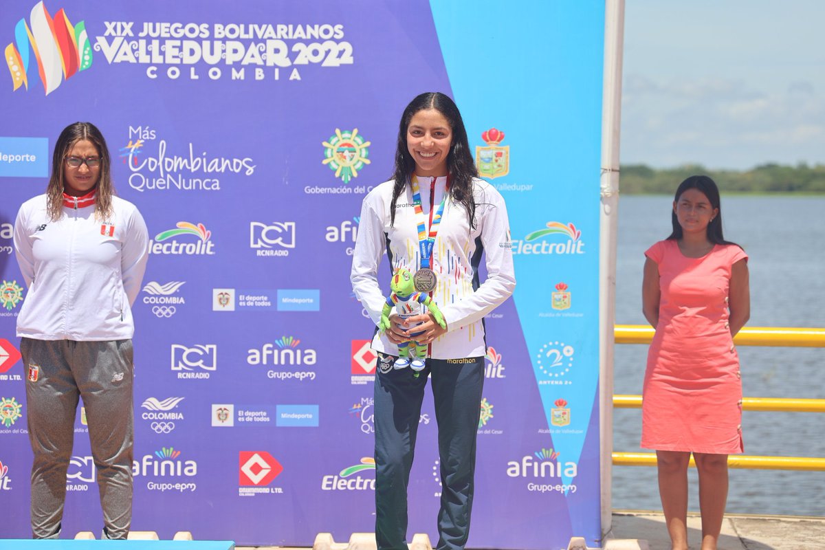 JCDeportesNot1's tweet photo. PREMIACIÓN 🥇🥉🥉

#JuegosBolivarianos2022

Esteban Enderica recibió su presea de oro 🥇, David Farinango y Danna Martinez, medallas de bronce en aguas abiertas 5.000 metros #Valledupar2022 https://t.co/liOD5T7Bxk