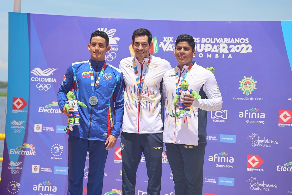PREMIACIÓN 🥇🥉🥉

#JuegosBolivarianos2022

Esteban Enderica recibió su presea de oro 🥇, David Farinango y Danna Martinez, medallas de bronce en aguas abiertas 5.000 metros #Valledupar2022