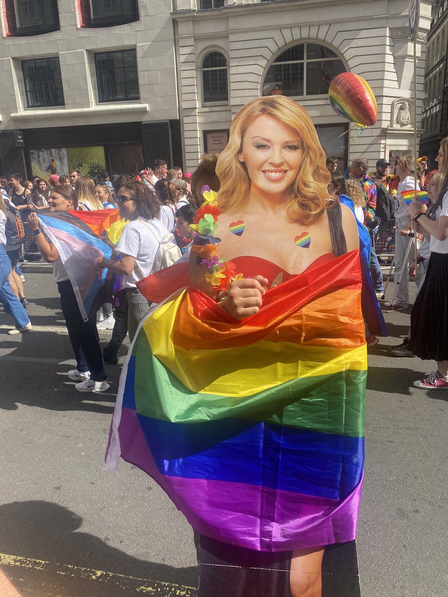 Smithyshere's tweet photo. Can the #Jedi take on the forcevuf a stormtrooper in heels. And is that really  #KylieMinogue saying hello on #PrideInLondon parade along with other familiar TV faces?  I should be so lucky! @PrideInLondon @ILMVFX #DisneyPride  @ITV #ITVPride #AllOurPride #Pride50 🏳️‍🌈🏳️‍⚧️ https://t.co/eeBIaxnAbx