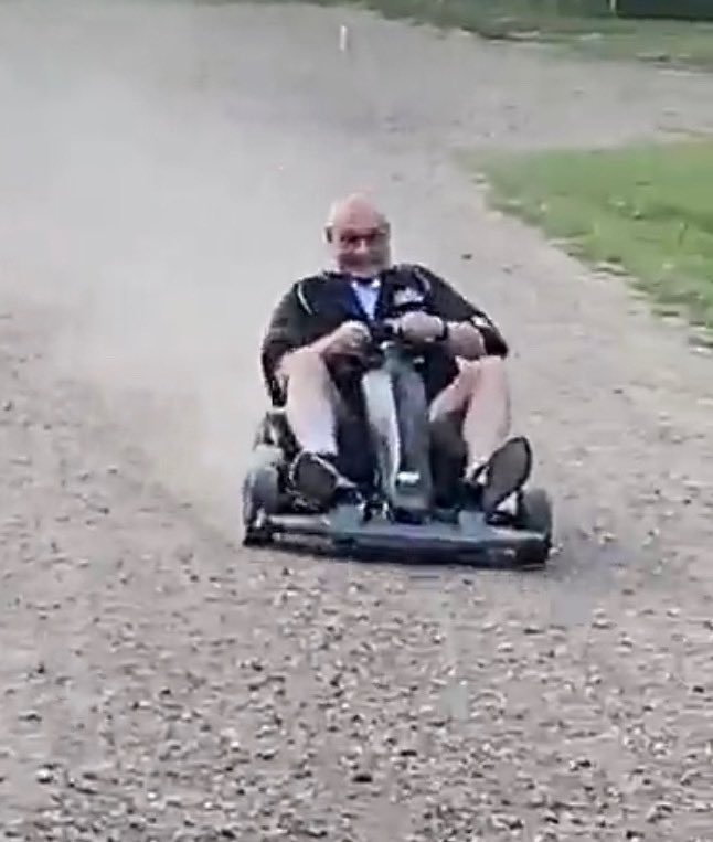 Good morning interweb, can somebody photoshop this onto rainbow road with a couple red shells for me? God bless.