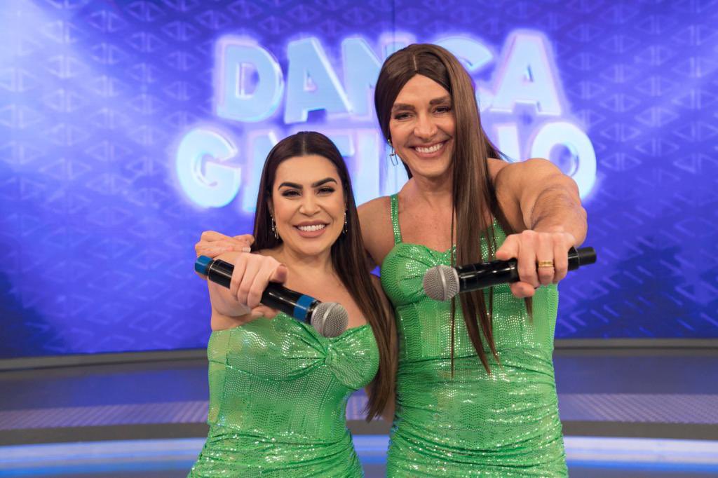 Naiarazevedo's tweet photo. Hoje a partir de 15h15 teremos “Dança Gatinho” no @horadofaro na Record!! Essa homenagem linda que o @RodrigoFaro fez ficou tuuuudo, vocês não podem perder hein 😍❤️ https://t.co/aUGK40dI8W
