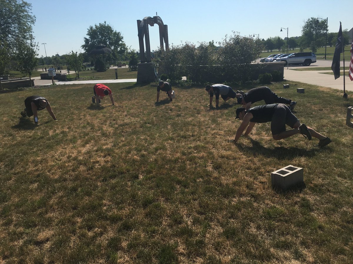 F3Southsid3's tweet photo. Sunday morning at the #Woodsh3d! Houdini on the Q! Welcome #Moped, #710Split and #Magellan to the #Southsid3! #f3 #StrongerTogether https://t.co/NmMMZQYGhr