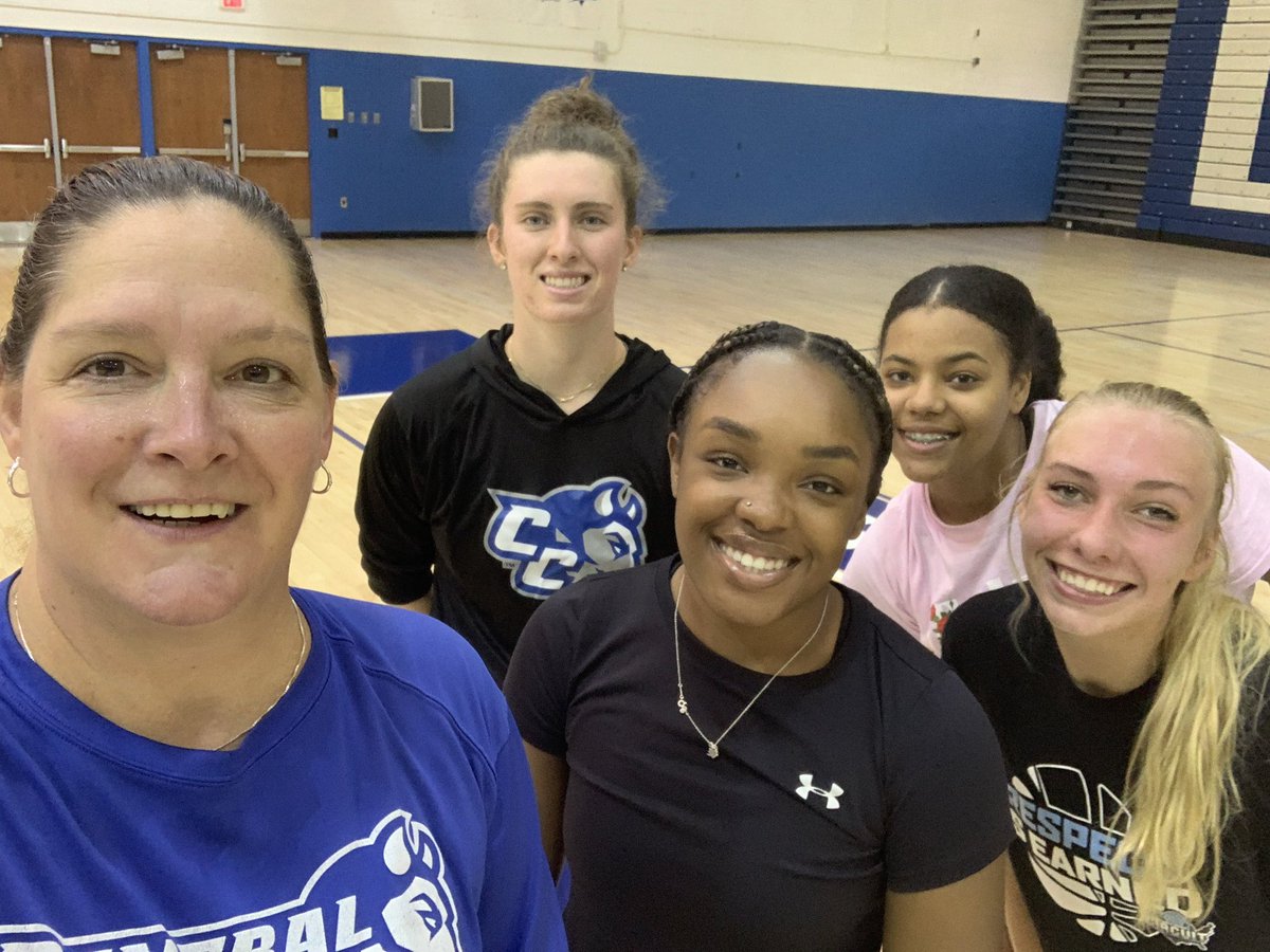 CoachReaves's tweet photo. My Sunday Crew!!!! The Freshies and The Captain. 🔵😈🏀 https://t.co/dpR1lFslwe
