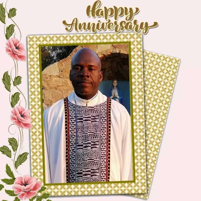 EvantusKene's tweet photo. "The harvest is plentiful, but the labourers are few..." (Lk 10:2)
From the Gospel passage of the 14th Sunday in Ordinary time (Yr C).

Thank the Lord with me on the 23rd Anniversary of my Priestly Ordination (3rd of July 1999), the Feast of St Thomas, the Apostle.
🎉🎶🎉⛪. 1/2. https://t.co/Unu18qMcN9