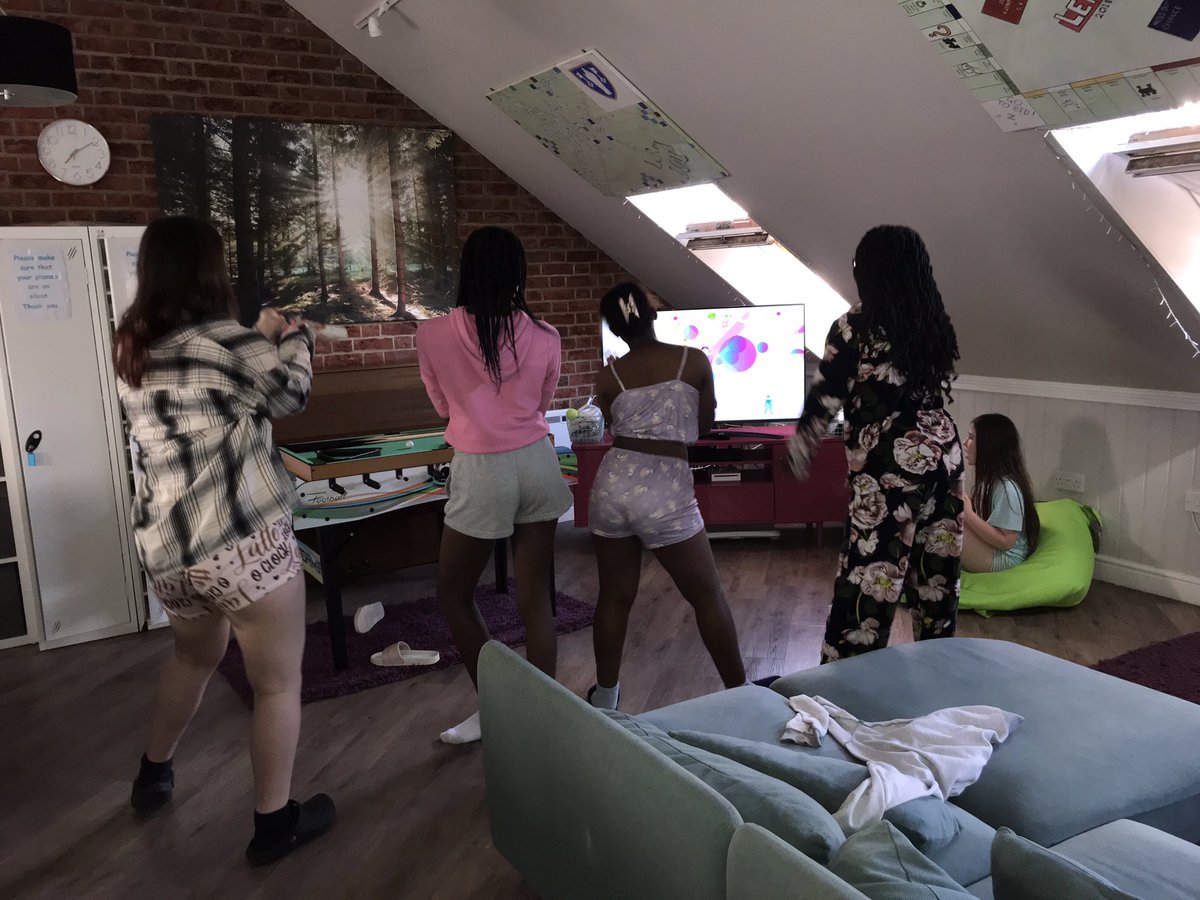 StSwithunsLeRoy's tweet photo. Le Roy boarders are relaxing…. Some are reading, some are chatting, some are doing art, others are playing cards and a group is playing Just Dance.  This is the girls’ last Sunday in Le Roy and they’ll be sorely missed.  #StSwithunsBoarding #StSwithunsCommunity #StSwithunsFun https://t.co/irUGCkUERU