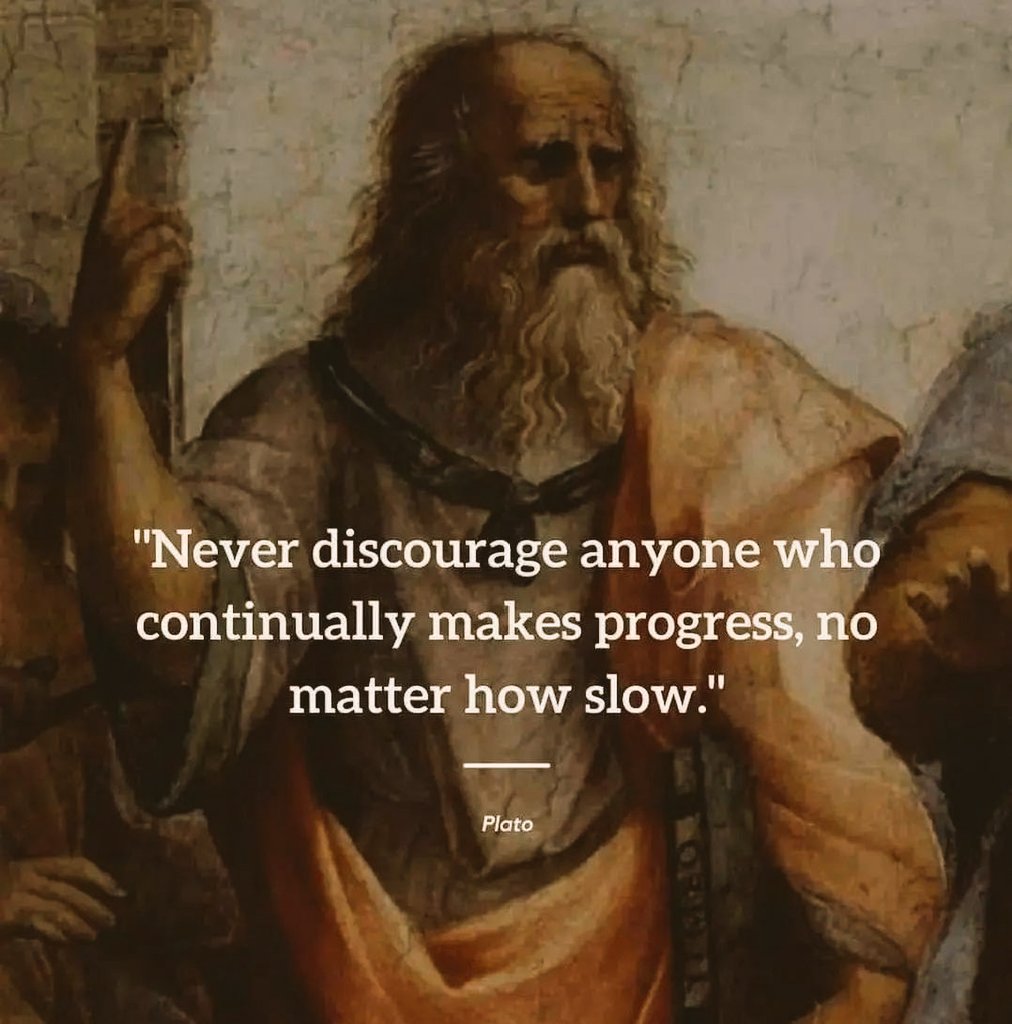 "Nunca desanimes
a nadie
que continuamente haga progresos...

no importa lo lento
que sea".

      ~~ PLATÓN ~~