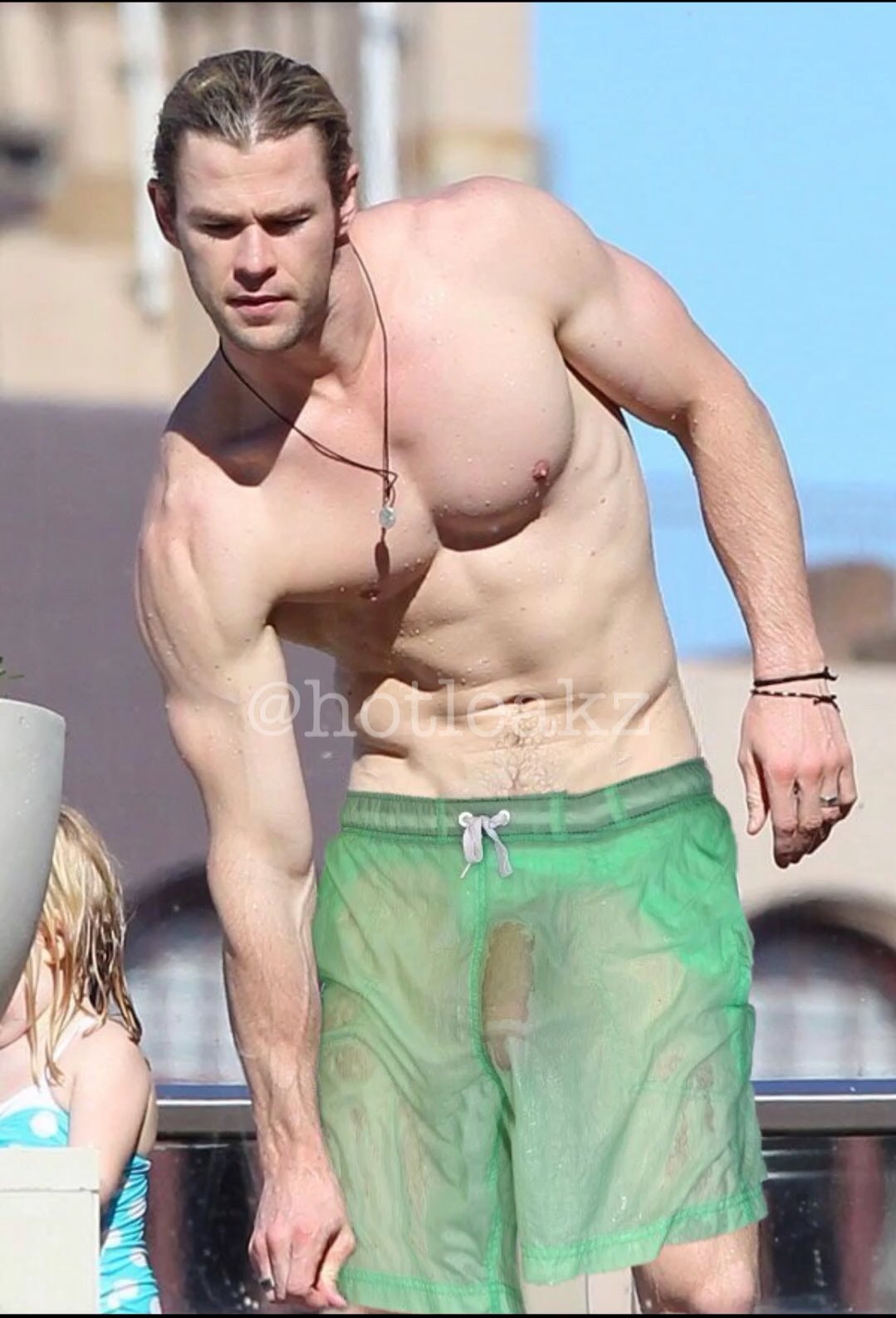 Chris Hemsworth Bulge
