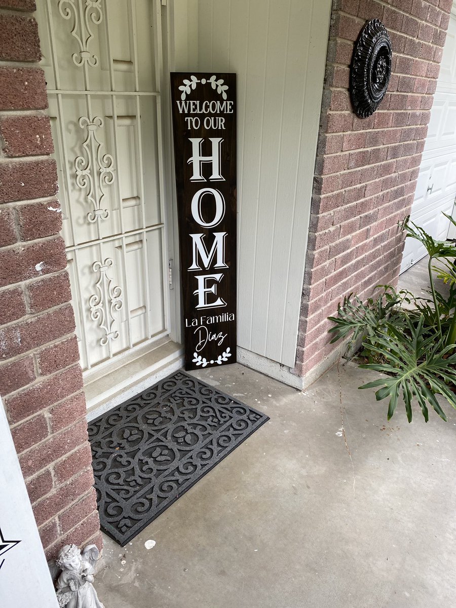 NoahsArk2021's tweet photo. Made this sign for a local realtor who is gifting it to the home buyers!! @Laprofe_Perez #WelcomeHome @DBrogee https://t.co/KwIIki8opJ
