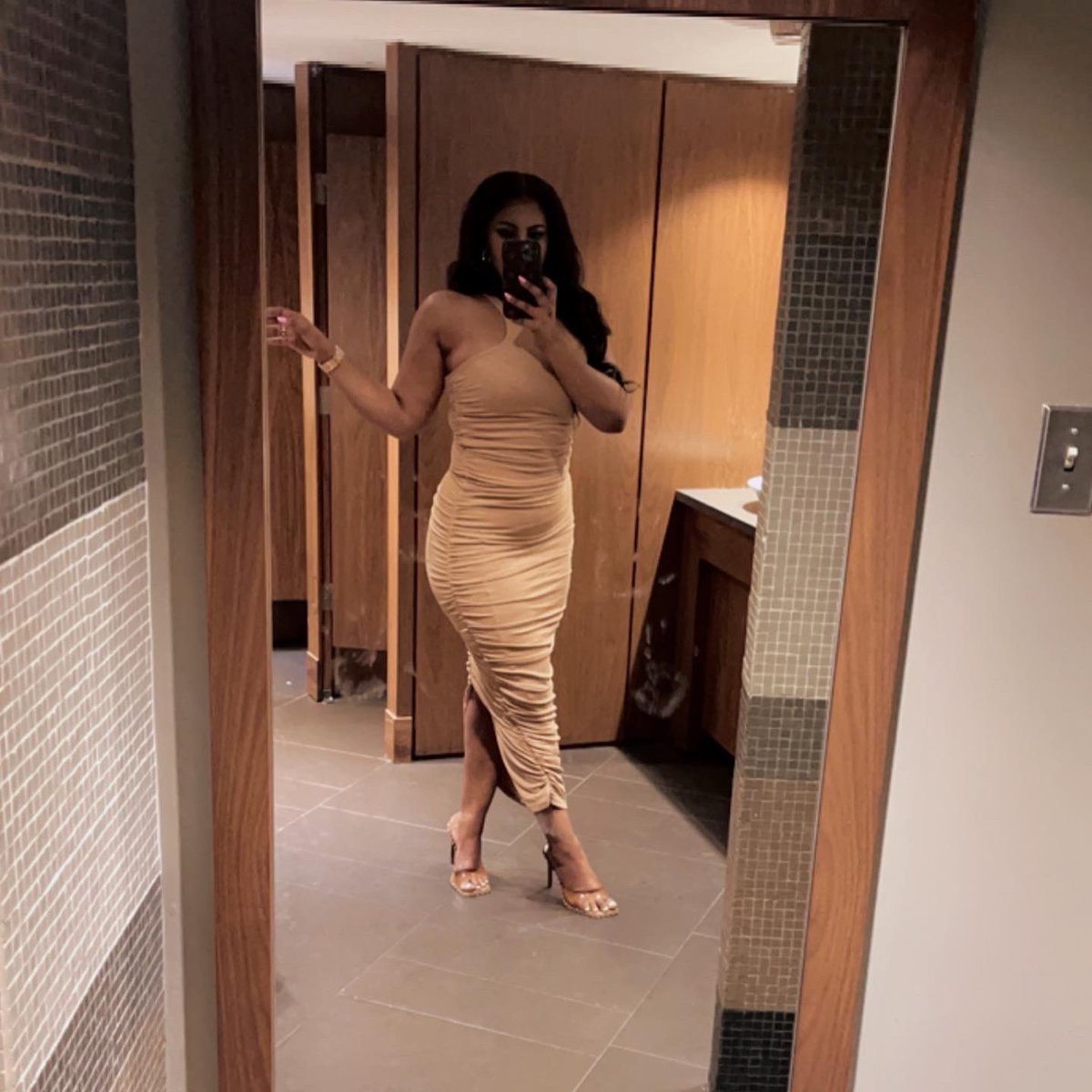 missdeyonce's tweet photo. The mirror doesn’t lie 😜🤎 https://t.co/n9QIJyTHUl
