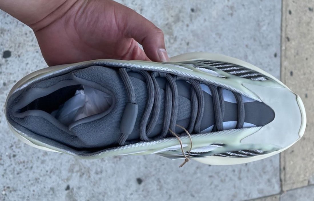 nice kicks yeezy 700