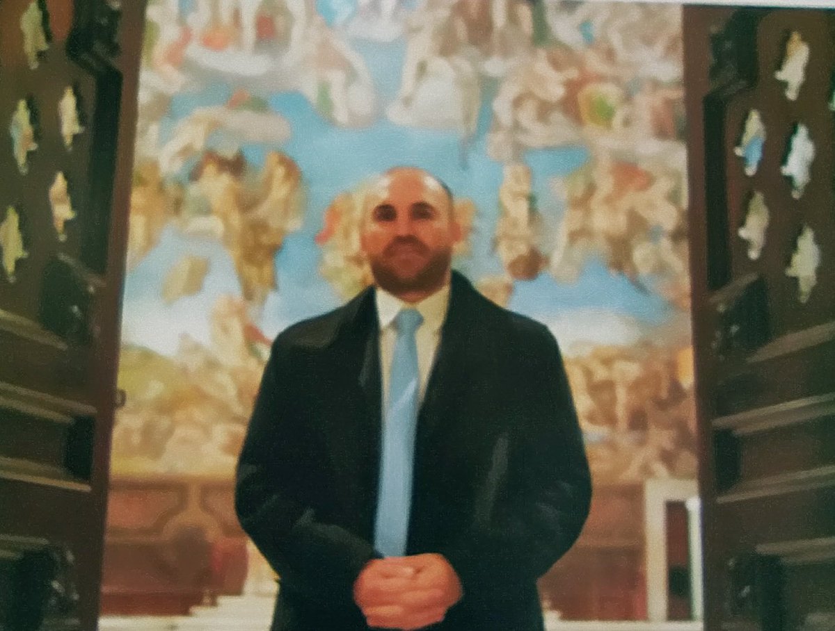 MCeciliaBazan's tweet photo. Guzmán in the sky with diamonds
¿Se acuerdan de la gira en Europa y el Vaticano para buscar apoyo para llegar al acuerdo con el FMI? Marzo de 2021. Recien llegaban las vacunas COVID. Foto de Juan Ignacio Calcagno en la muestra de @aRGra_ en el Centro Cultural Borges. https://t.co/8EcEI20ETT