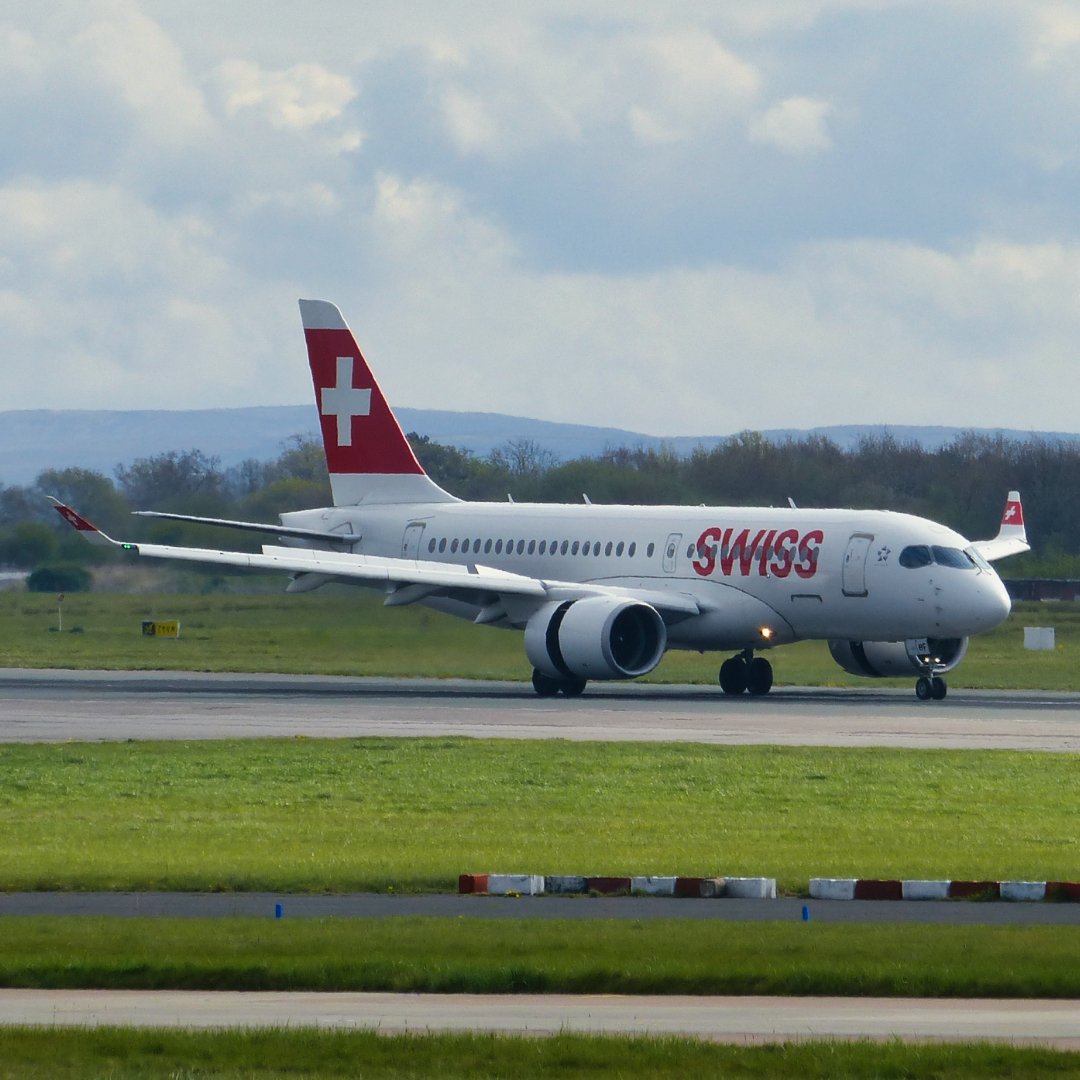 Michaelflying28's tweet photo. Swiss International Air Lines Airbus A220-100 HB-JBF arriving from Zurich Airport 15.4.22.
#swissinternationalairlines #swissairlines #swissairline #flyswiss #swiss #swissair #staralliance #airbus #a220 #a221 #a220100 #airbus220 #airbus221 #airbus220100 #airbusa220 #airbusa220 https://t.co/N7Rt8xUtbk
