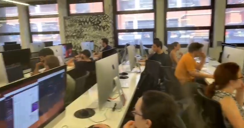 Katalyster's tweet photo. First technical workshop for coders in @42born2code in Paris organized with @lesDecroissant &amp; @EsDjaf as Polygon Advocates ! 

We had the opportunity to talk about #blockchain, @0xPolygon, #decentralized solutions and latest tools offered to developers by @0xPolygonDevs 💜 https://t.co/RT3kIYnmz4