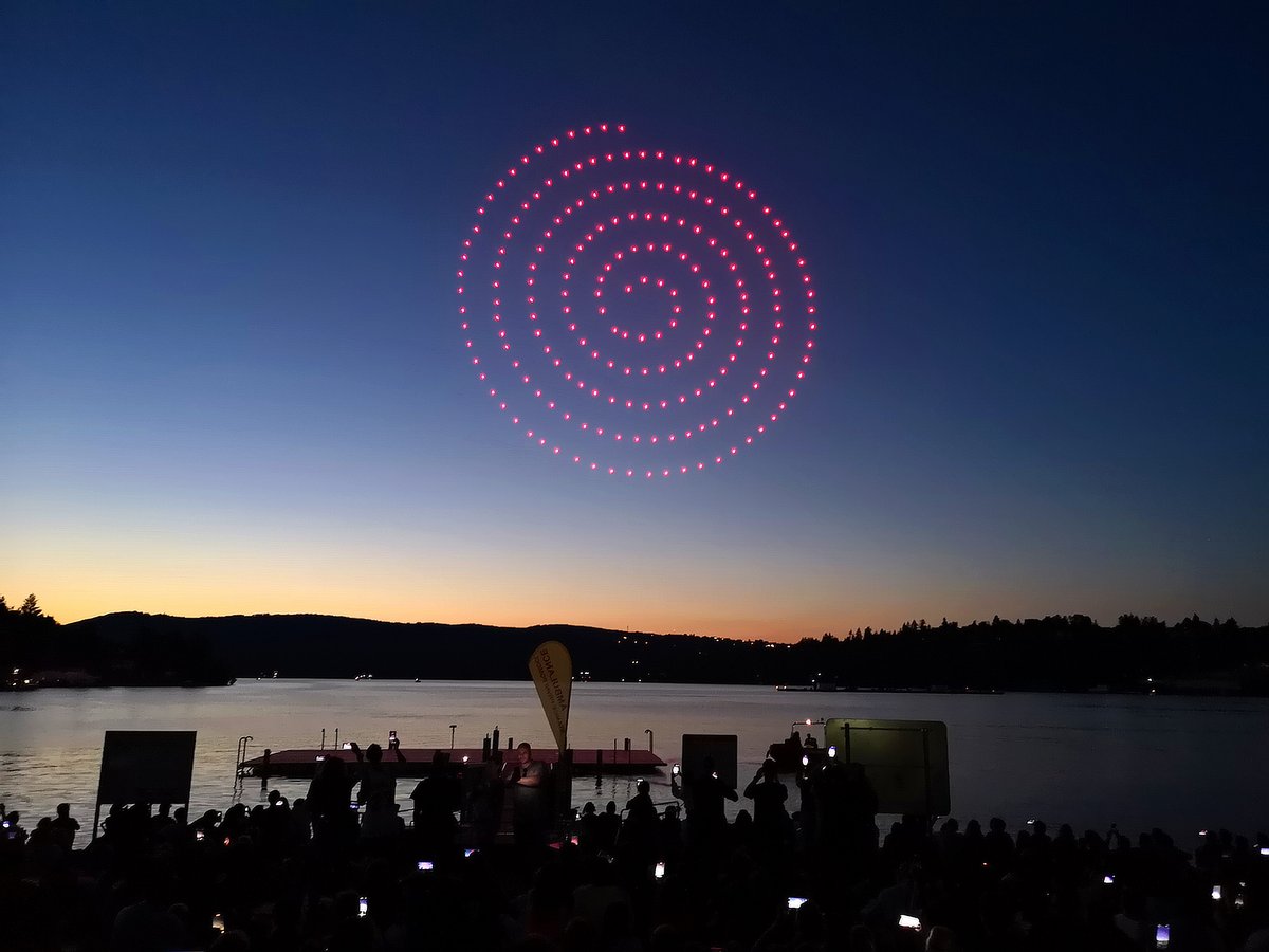 ErikMekyna's tweet photo. Ohňostroj a dronová show na Brněnské přehradě 🌊🎆
#Prigl #IgnisBrunensis #IgnisDroneShow #Brno https://t.co/0rDBzxXqhy