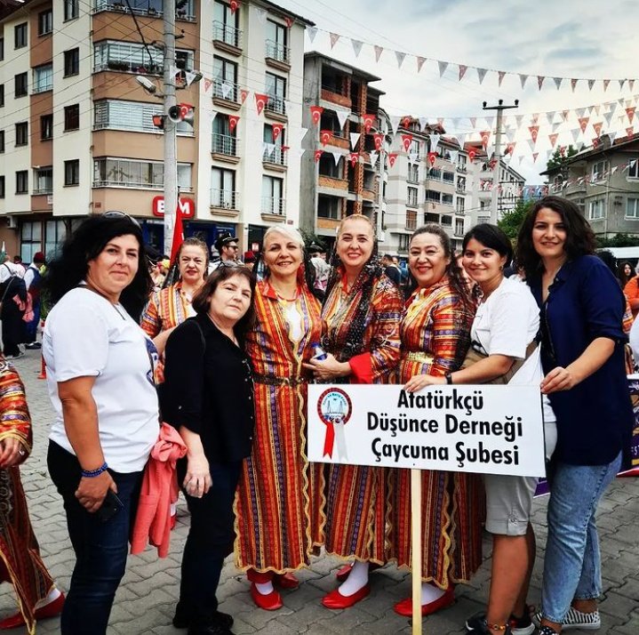 AddCaycuma's tweet photo. #addicted Çaycuma Şubesi Yönetim Kurulu olarak, ADD Devrek Şubesi Yönetim Kurulunun daveti üzerine "31.Uluslararası Devrek Baston ve #Kültür #Festivali" ne katıldık.
Bu #özel #günde  misafirperverliğinden  dolayı ADD Devrek Şubesi Yönetim  Kuruluna kalpten #teşekkürederiz https://t.co/zCpKlYUnEe