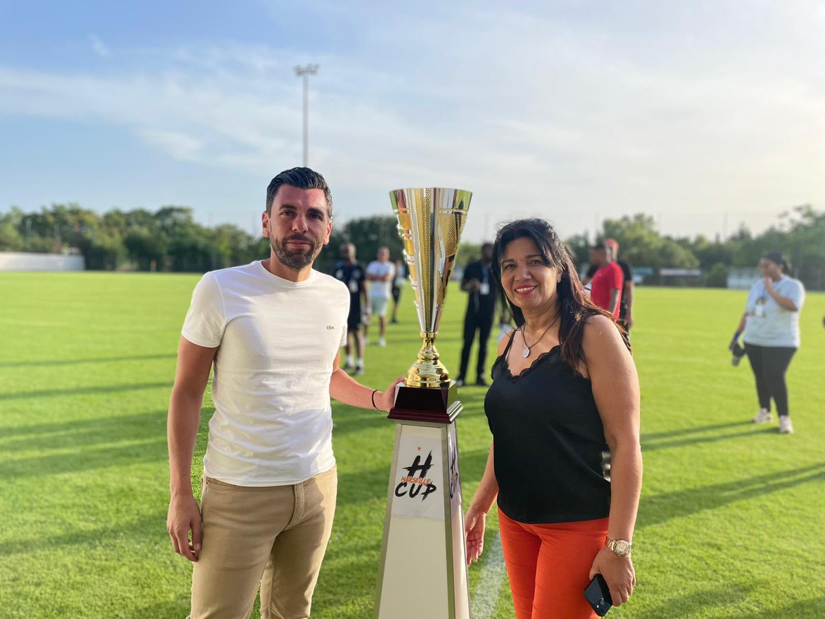 Très heureux d'avoir donné avec <a href="/SamiaGhali/">SAMIA GHALI</a> <a href="/HediRamdane/">Hedi RAMDANE</a> le coup d'envoi de la finale de la @hcupmarseille.

Bravo à la team de la Hcup et à toutes les équipes participantes. Merci à tous les supporters d'avoir répondu présents à chaque match.

@Marseille est fière de vous !