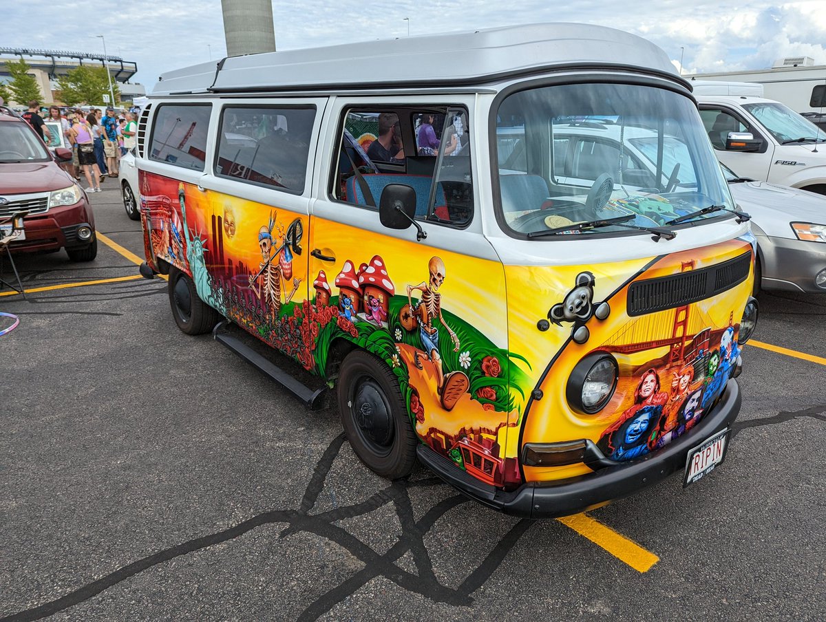 CapnBinz's tweet photo. The show was great. But no public transport. If you gotta drive here is the mobile. @RIPTA_RI @MBTA @deadandcompany https://t.co/zrbhrtXrOf