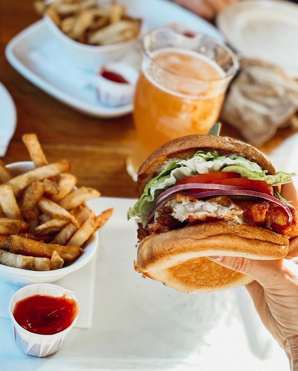 TrollsWestVan's tweet photo. Our famous beer battered cod served on a lightly toasted brioche bun with crisp lettuce, sliced tomato, onion, pickle and our homemade tartar sauce.
Photo by misskatanderson.
#codburger #westvancouver #westvan #horseshoebay #trollsrestaurant https://t.co/O07qB6UYD5